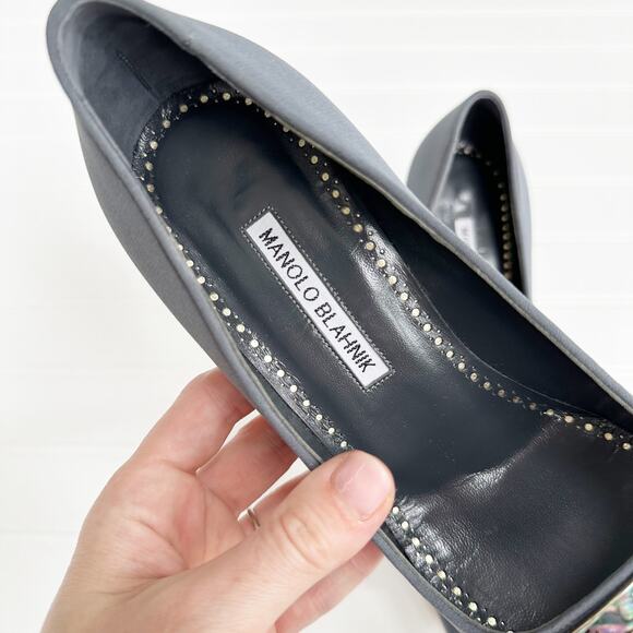 Manolo Blahnik Maysale Buckle Enamel Pump Crepe de Chine Silk Grey Heel - Picture 5 of 11